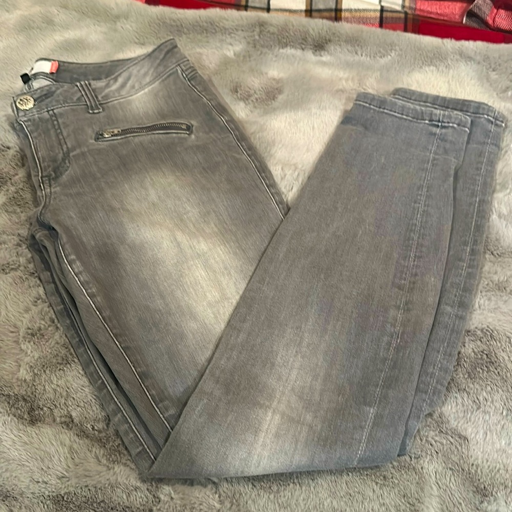 CAbi jeans. Size 6 low rise, skinny jeans
